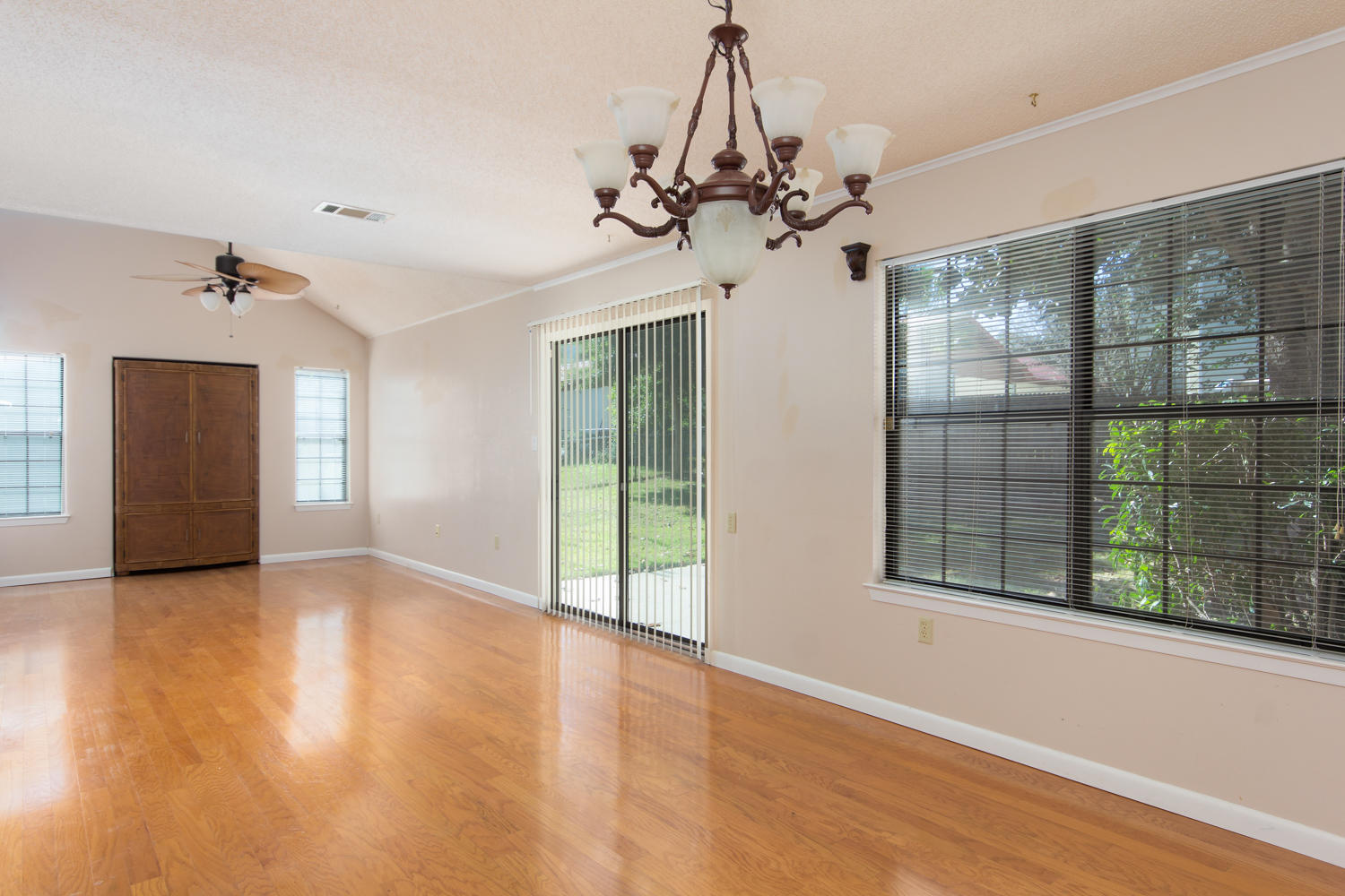 CREEKSIDE - Residential