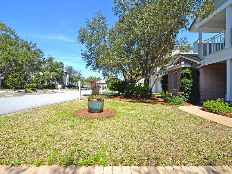 LAKEWOOD POINTE ESTATES - Residential