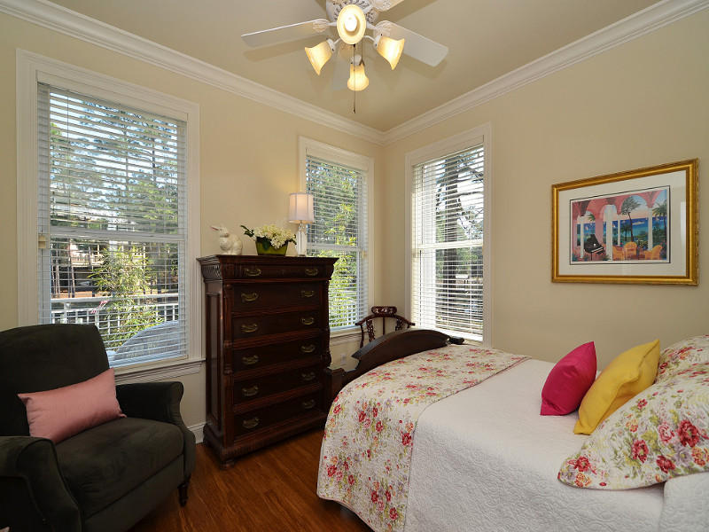 LAKEWOOD POINTE ESTATES - Residential