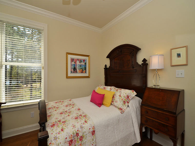 LAKEWOOD POINTE ESTATES - Residential