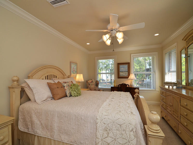 LAKEWOOD POINTE ESTATES - Residential