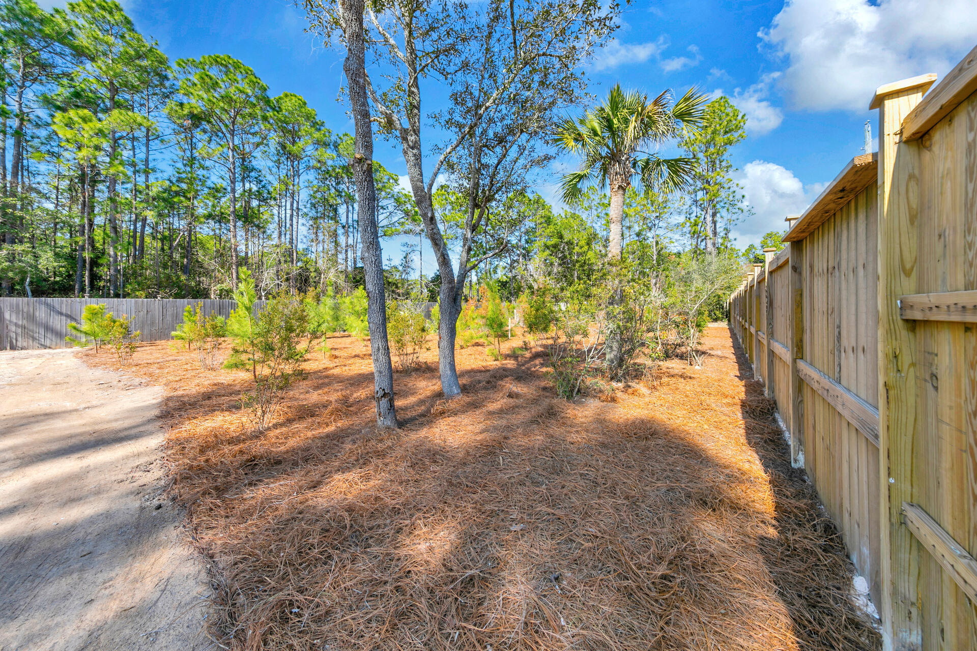 COM AT SE/C LOT 17 SANTA ROSA PLANTATION CO PB2-4 SAID POINT BEING ON R/W LINE OF CHAT HOLLEY RD - Residential