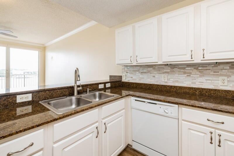 PALM COURT YACHT CLUB - Residential