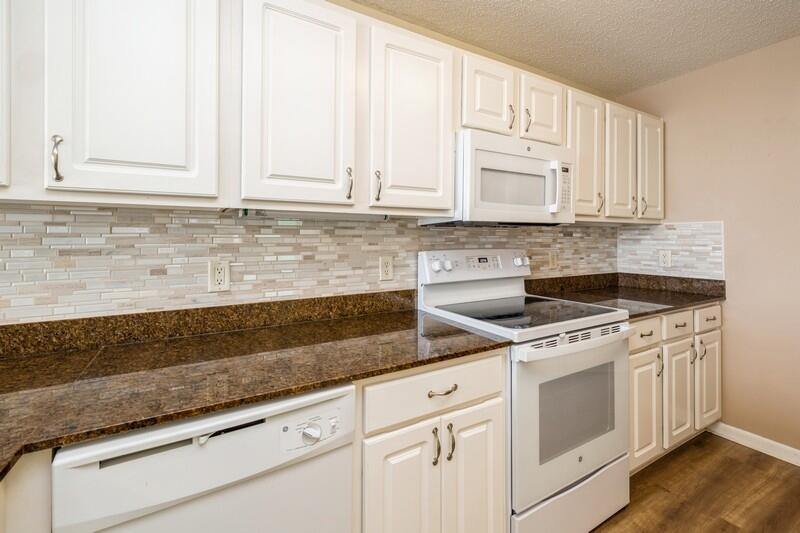 PALM COURT YACHT CLUB - Residential