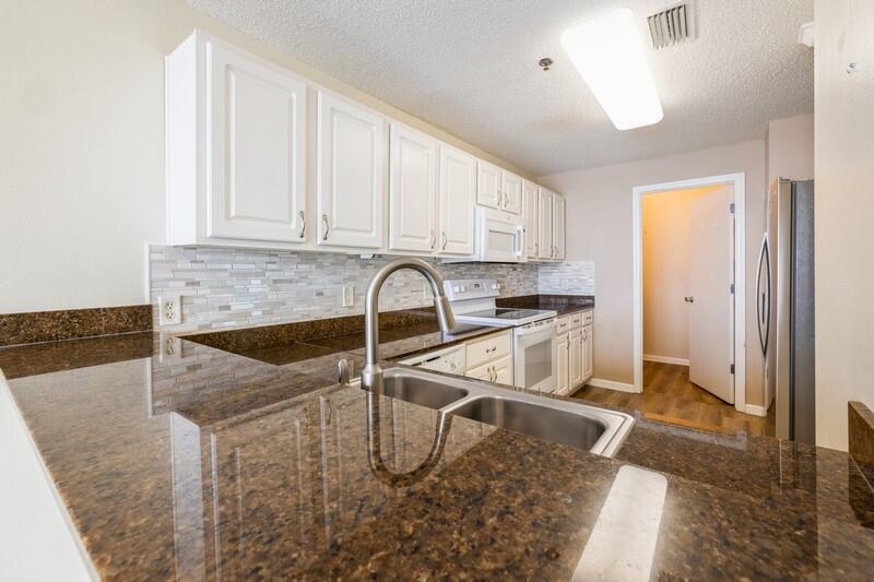 PALM COURT YACHT CLUB - Residential