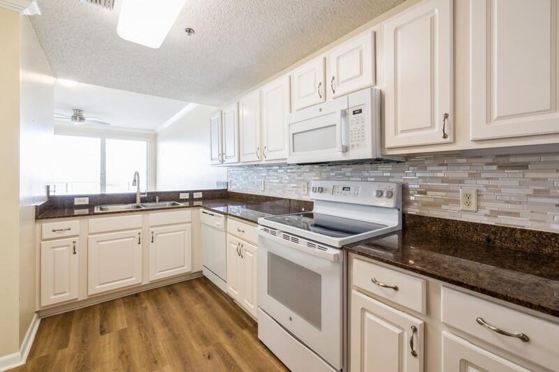 PALM COURT YACHT CLUB - Residential