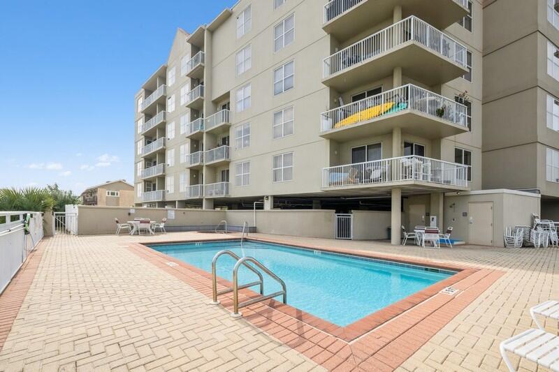 PALM COURT YACHT CLUB - Residential