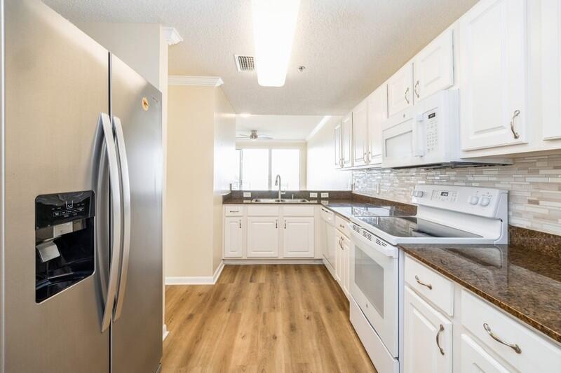 PALM COURT YACHT CLUB - Residential