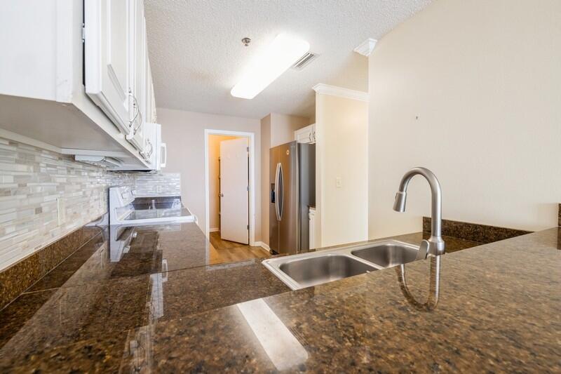 PALM COURT YACHT CLUB - Residential