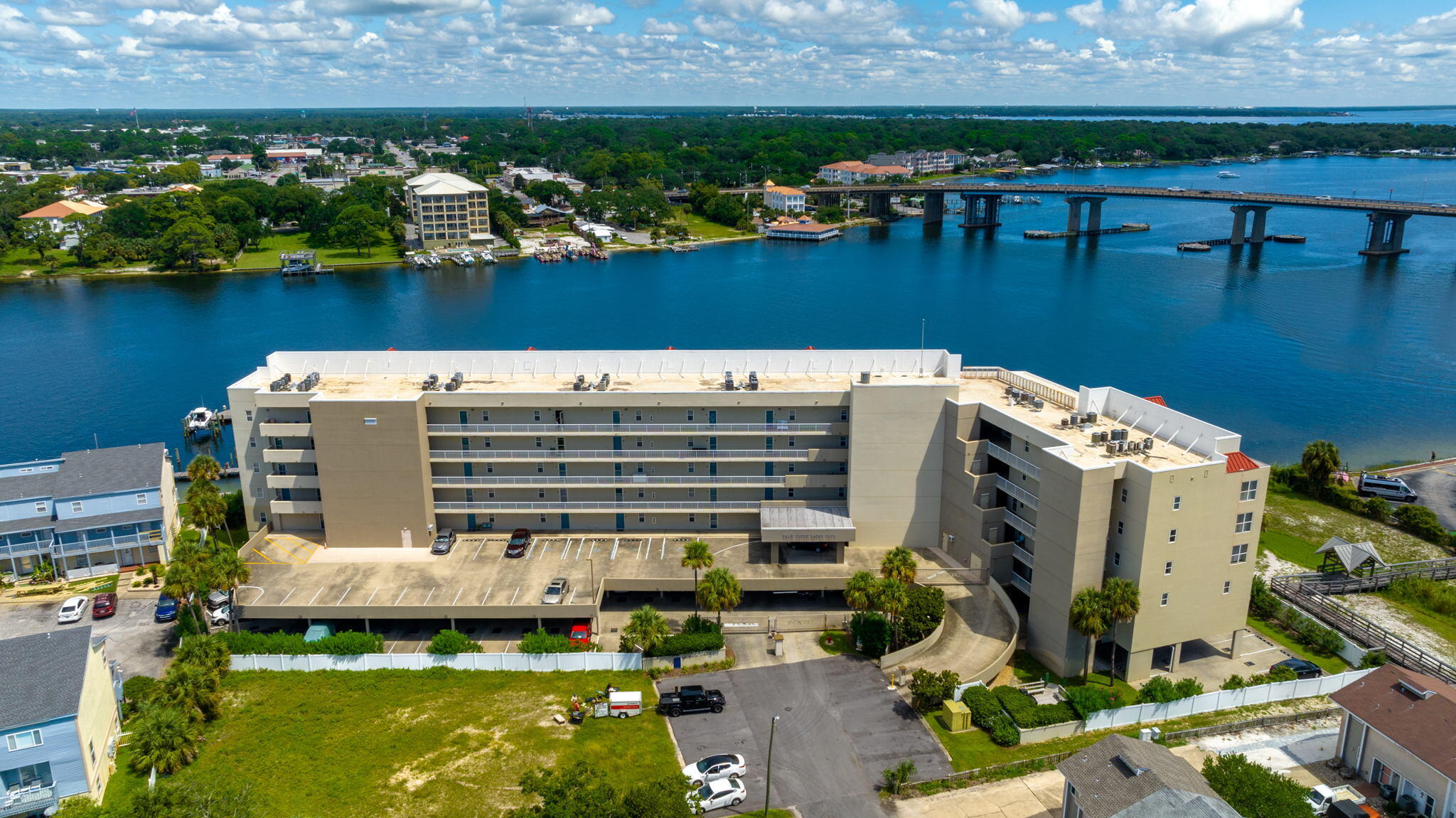 PALM COURT YACHT CLUB - Residential