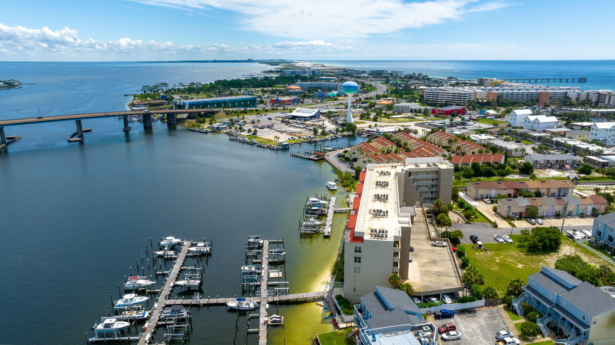 PALM COURT YACHT CLUB - Residential