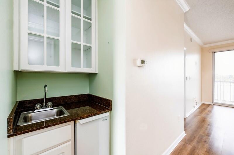 PALM COURT YACHT CLUB - Residential