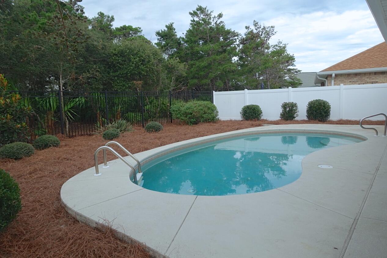 PARADISE RETREAT - Residential