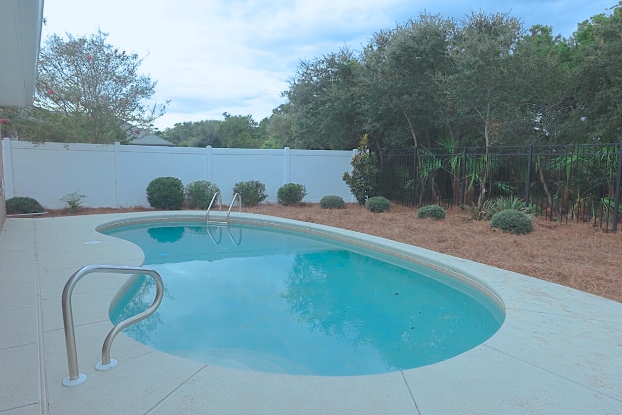 PARADISE RETREAT - Residential