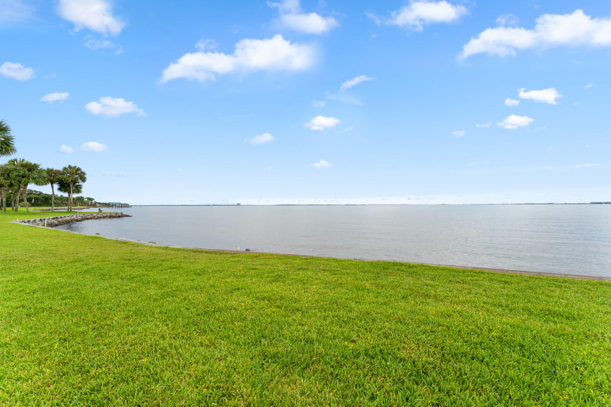 FINISTERRA CONDO - Residential