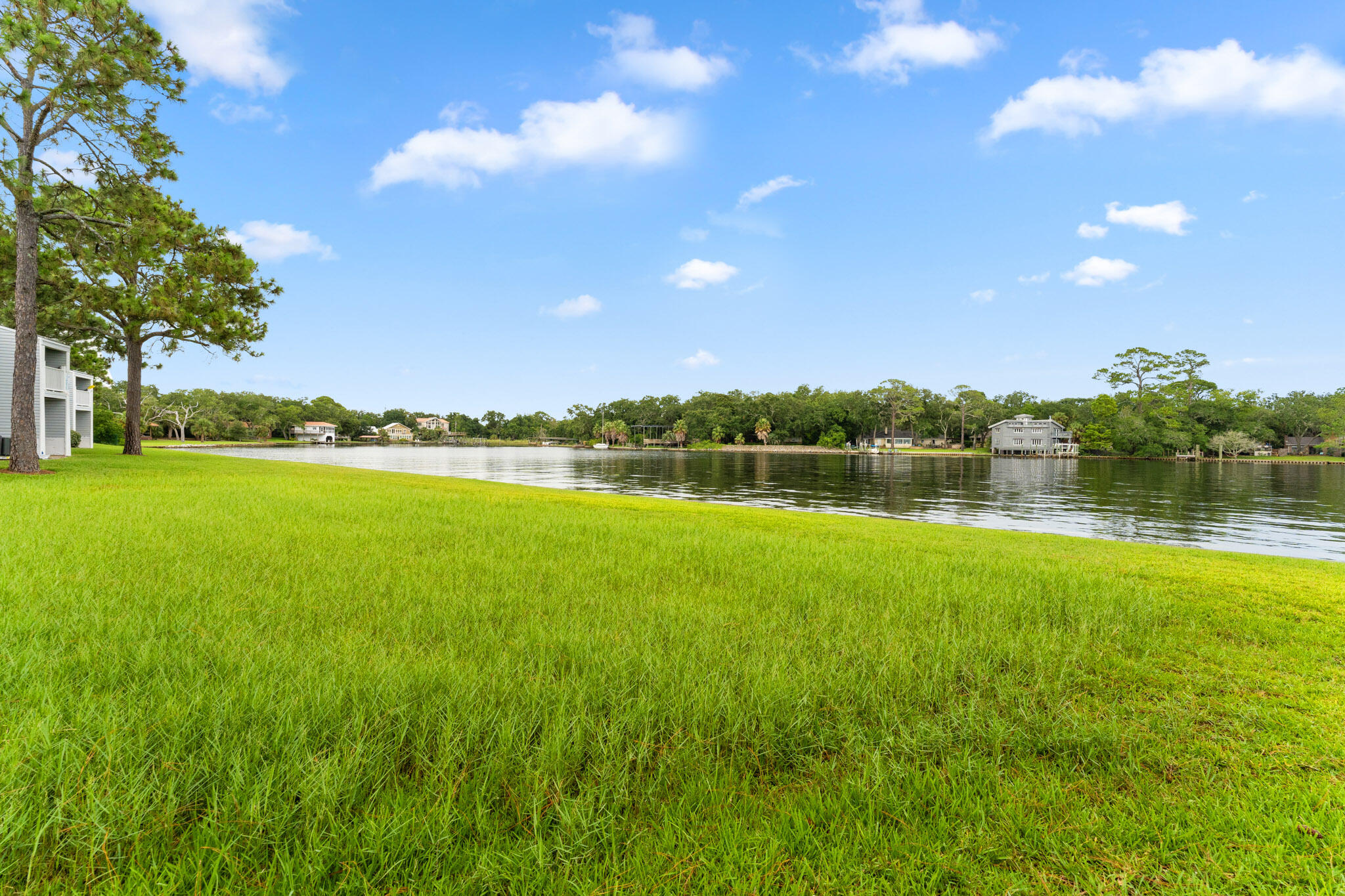 FINISTERRA CONDO - Residential