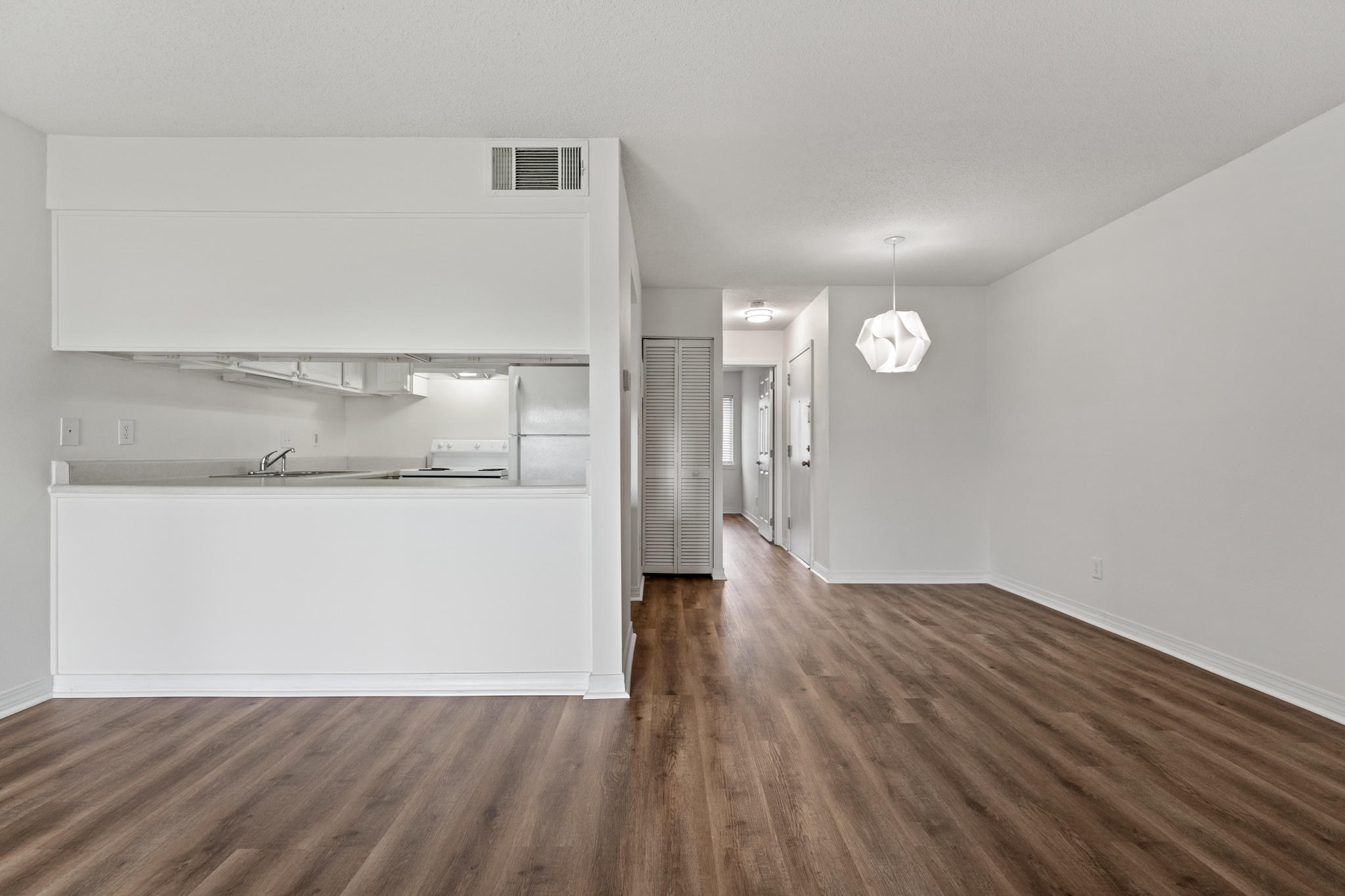 FINISTERRA CONDO - Residential