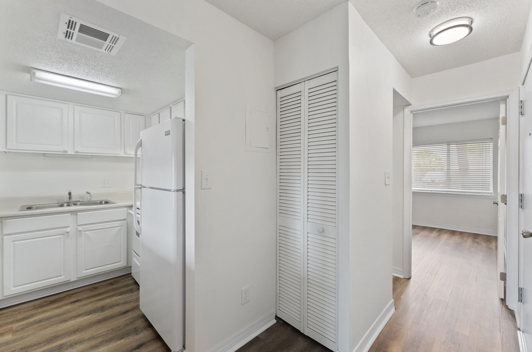 FINISTERRA CONDO - Residential