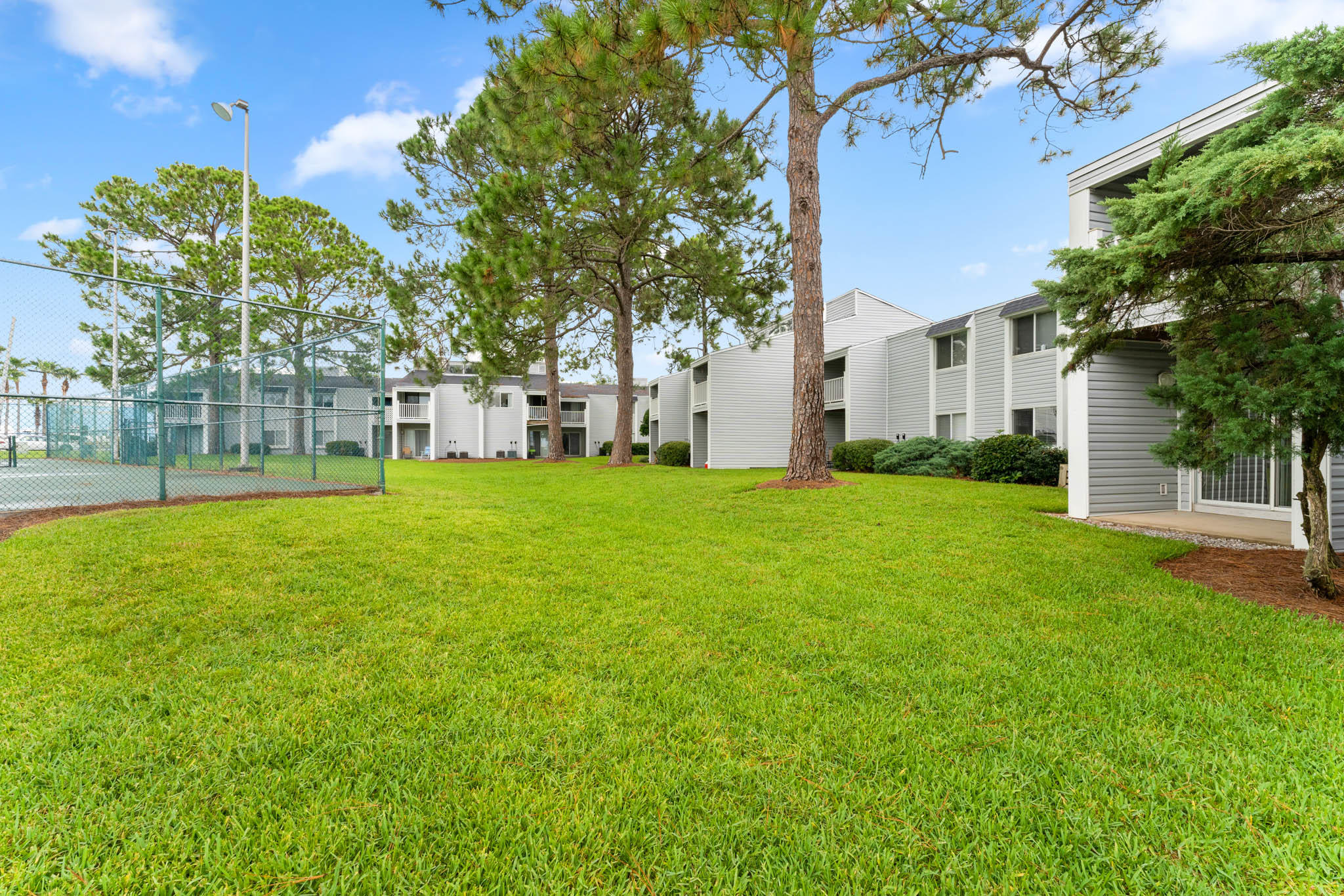 FINISTERRA CONDO - Residential