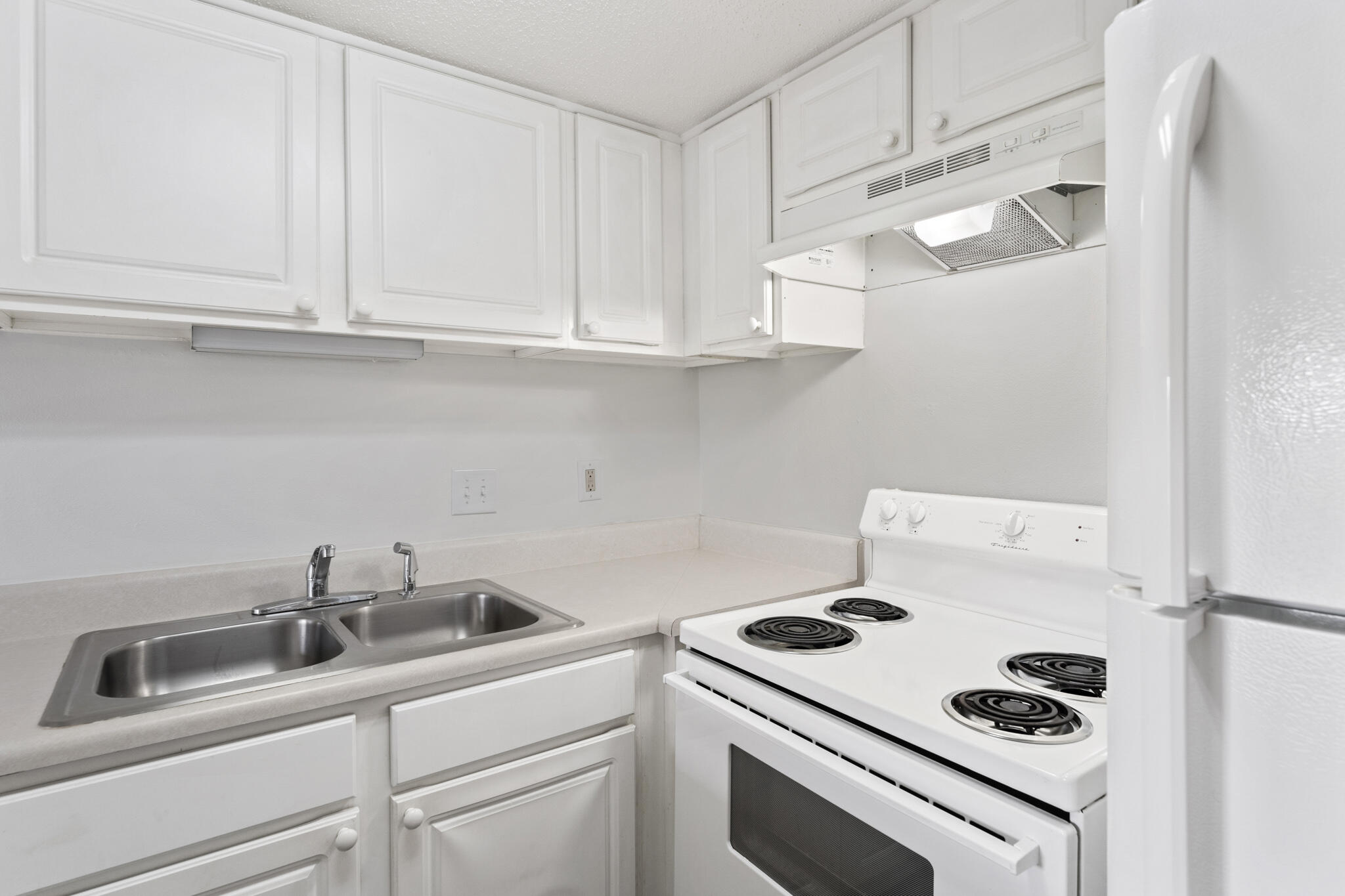 FINISTERRA CONDO - Residential