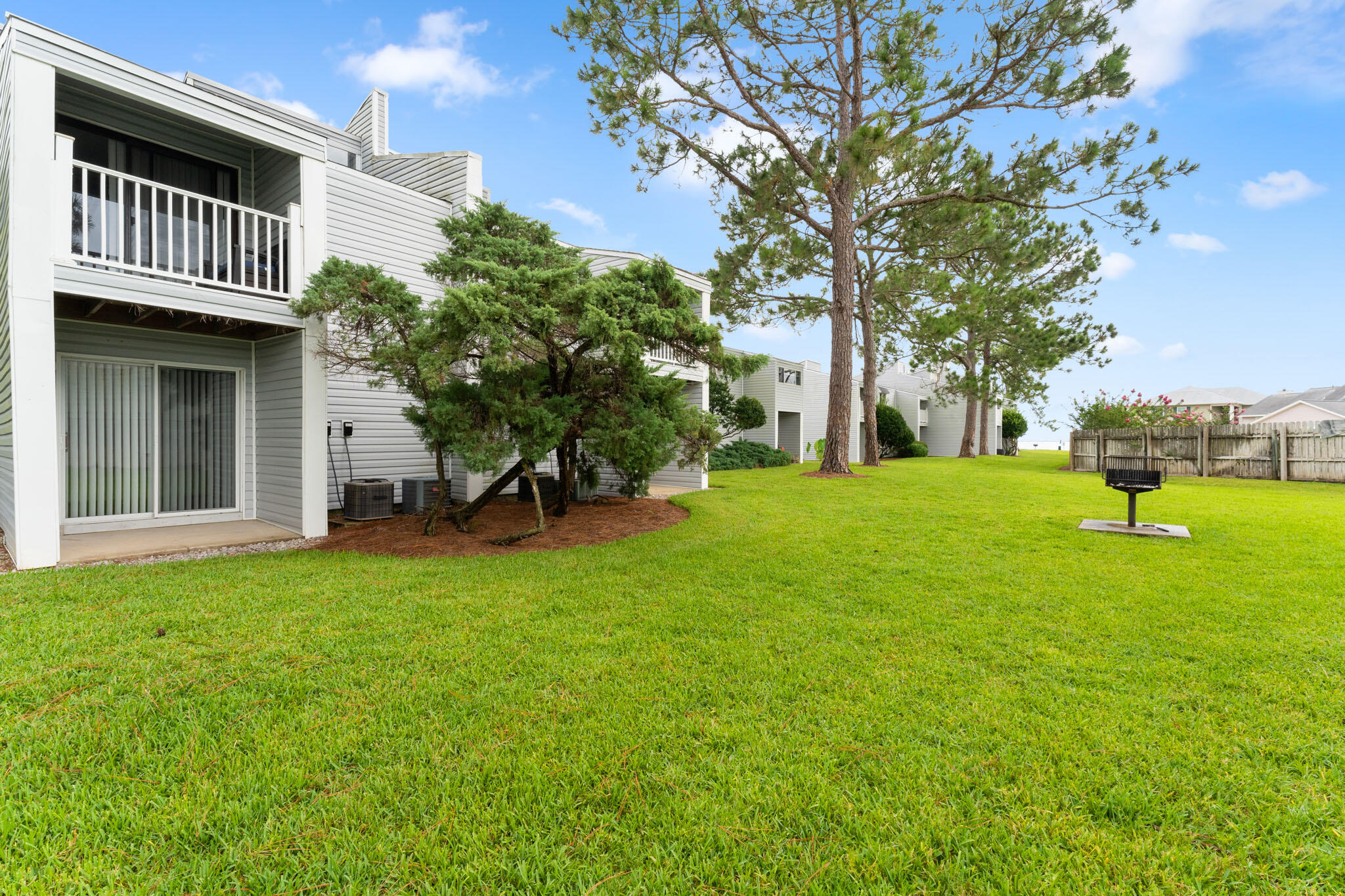 FINISTERRA CONDO - Residential