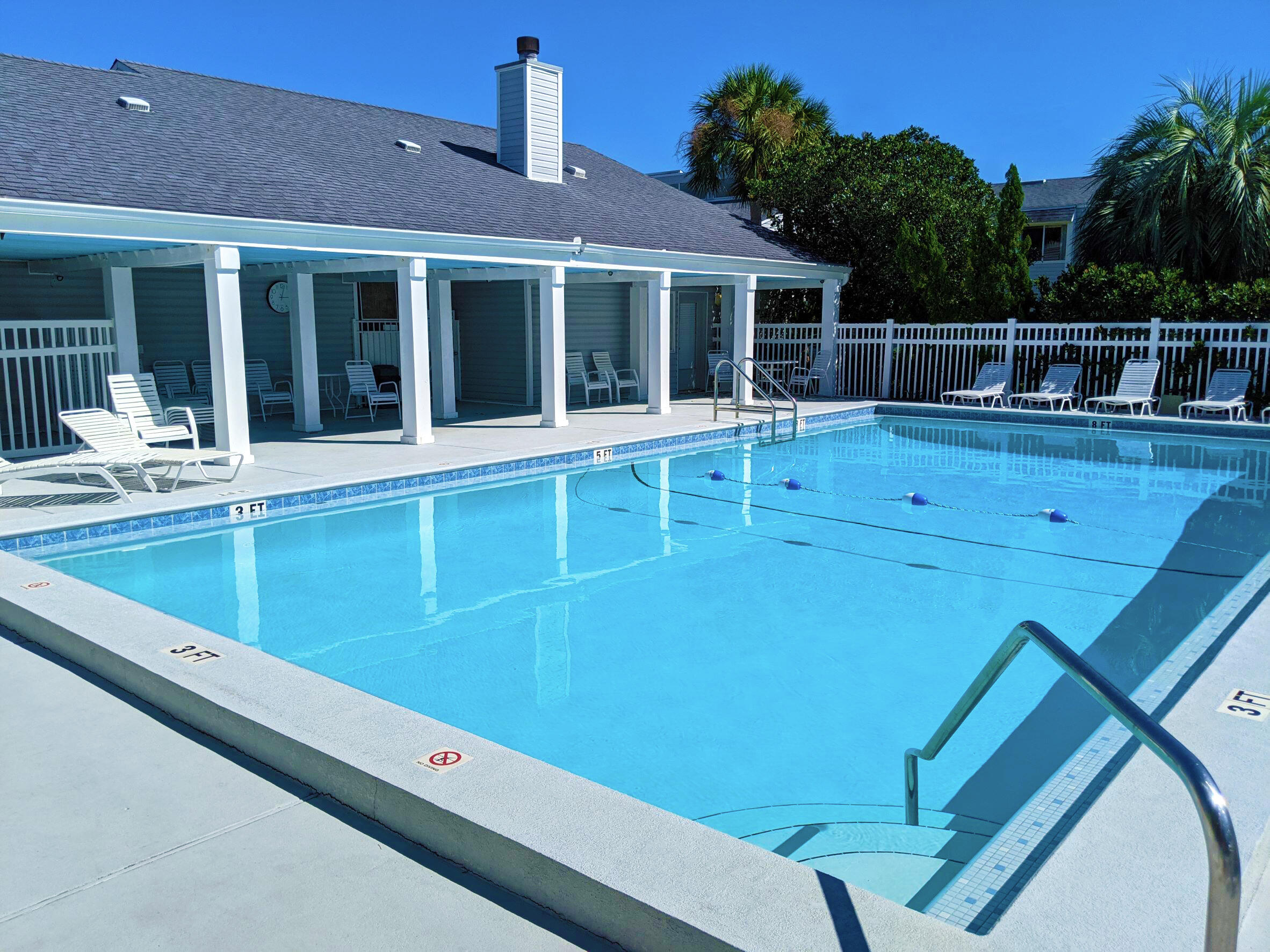 FINISTERRA CONDO - Residential