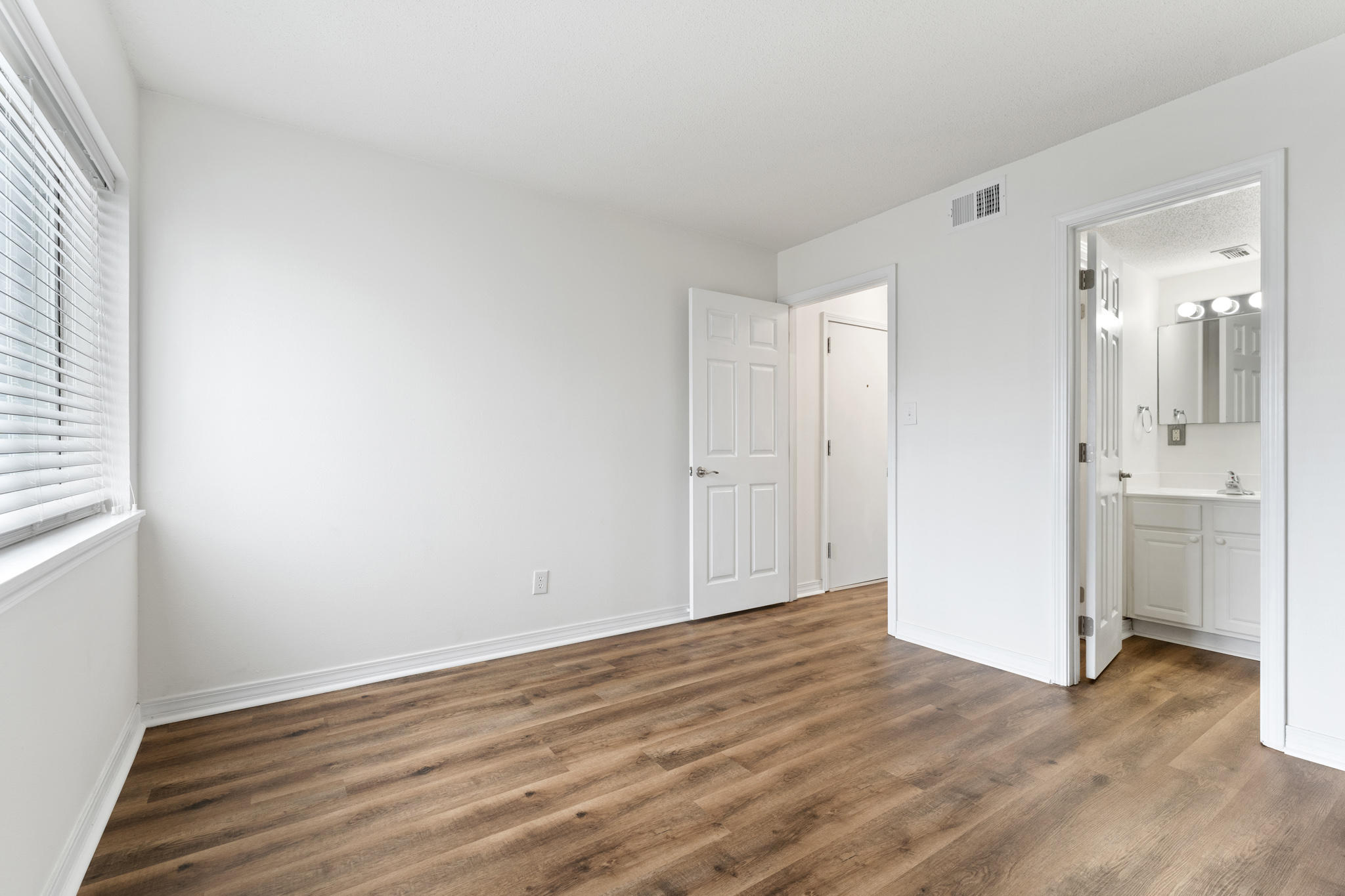 FINISTERRA CONDO - Residential