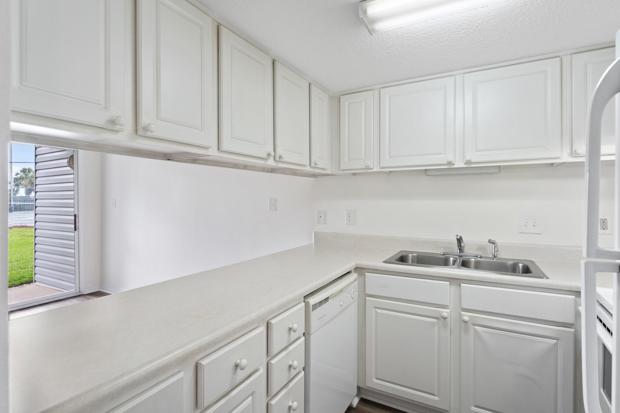 FINISTERRA CONDO - Residential