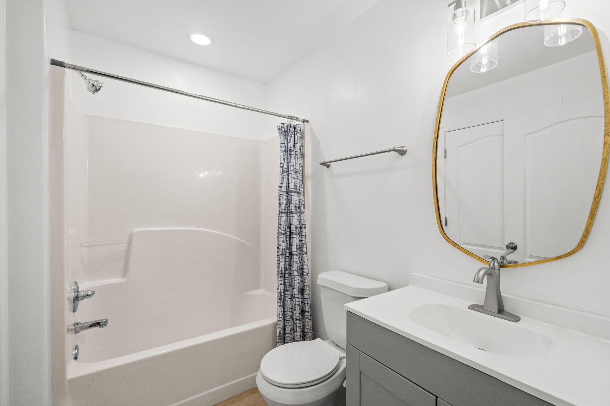 OLD BAY CONDO - Residential