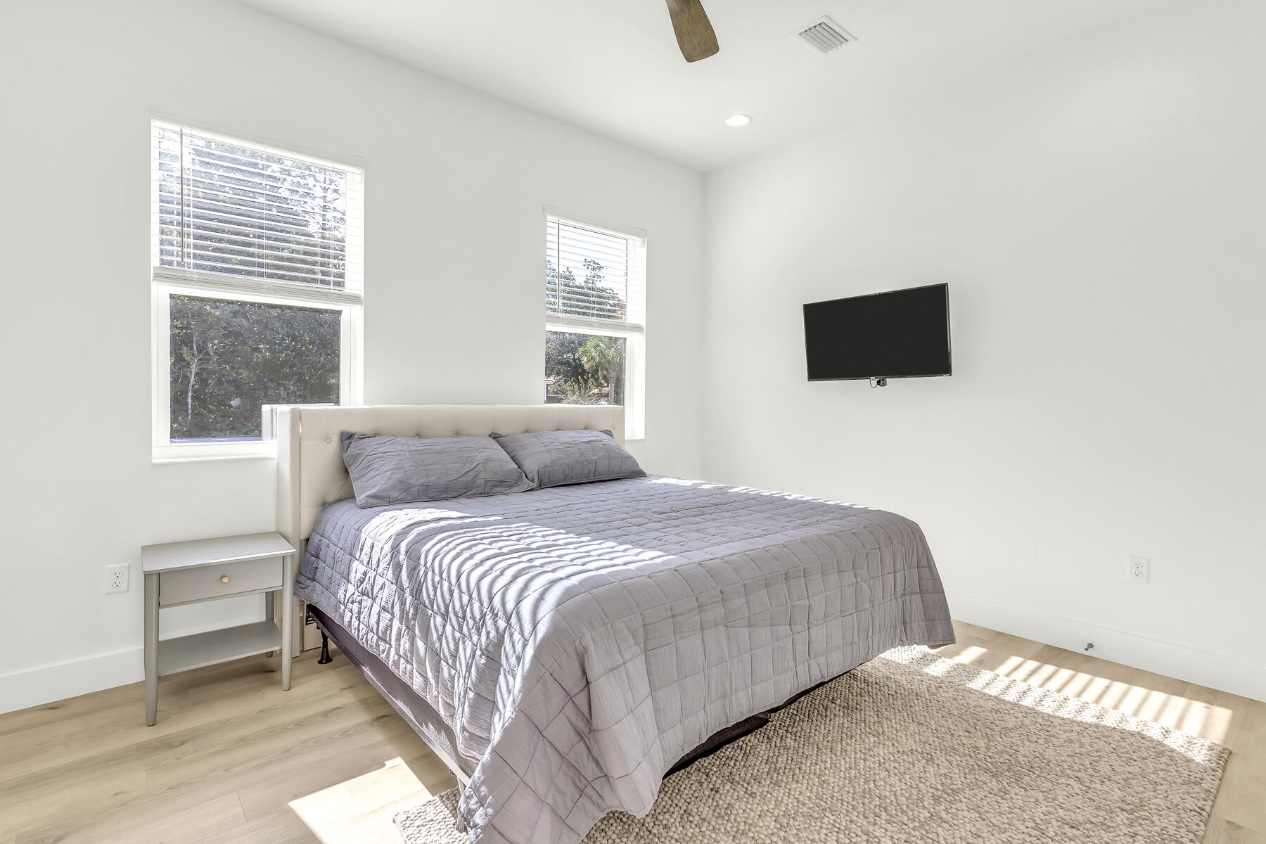 Loral Rd - Residential