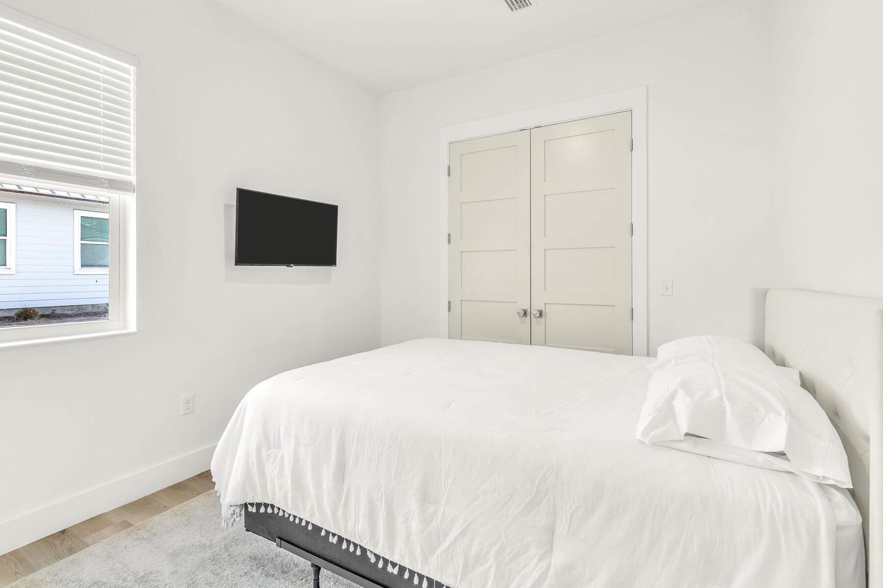 Loral Rd - Residential