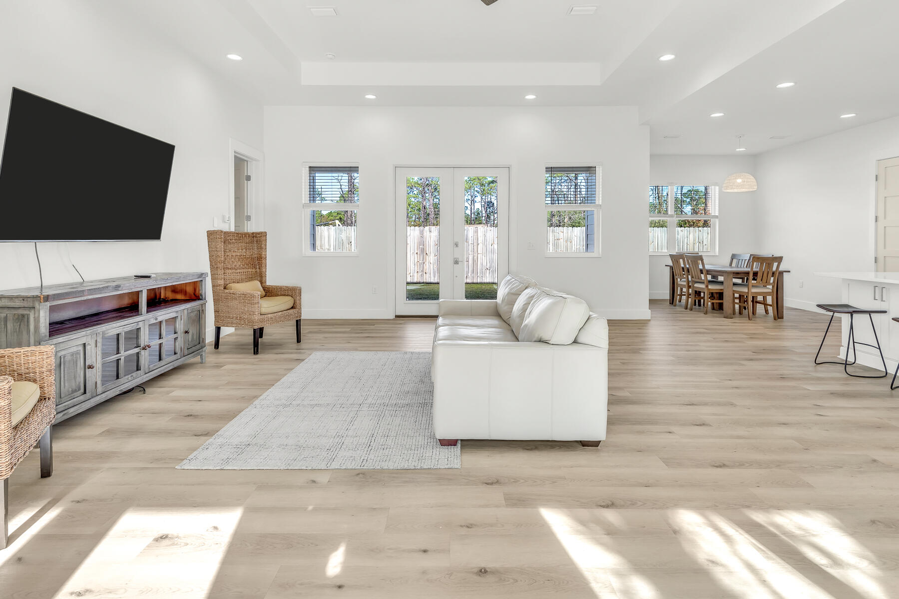 Loral Rd - Residential