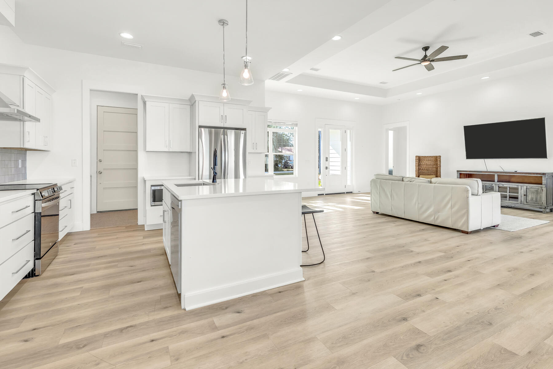 Loral Rd - Residential