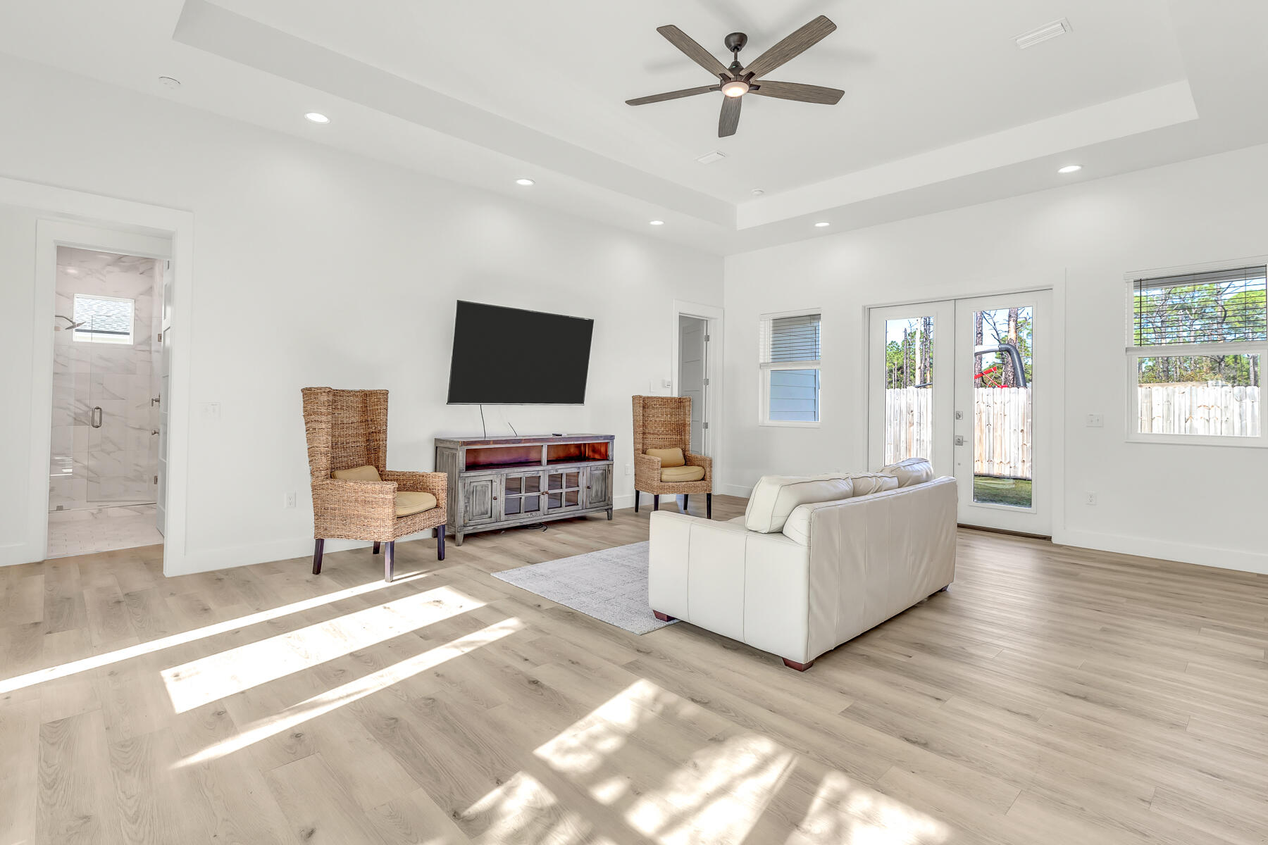 Loral Rd - Residential