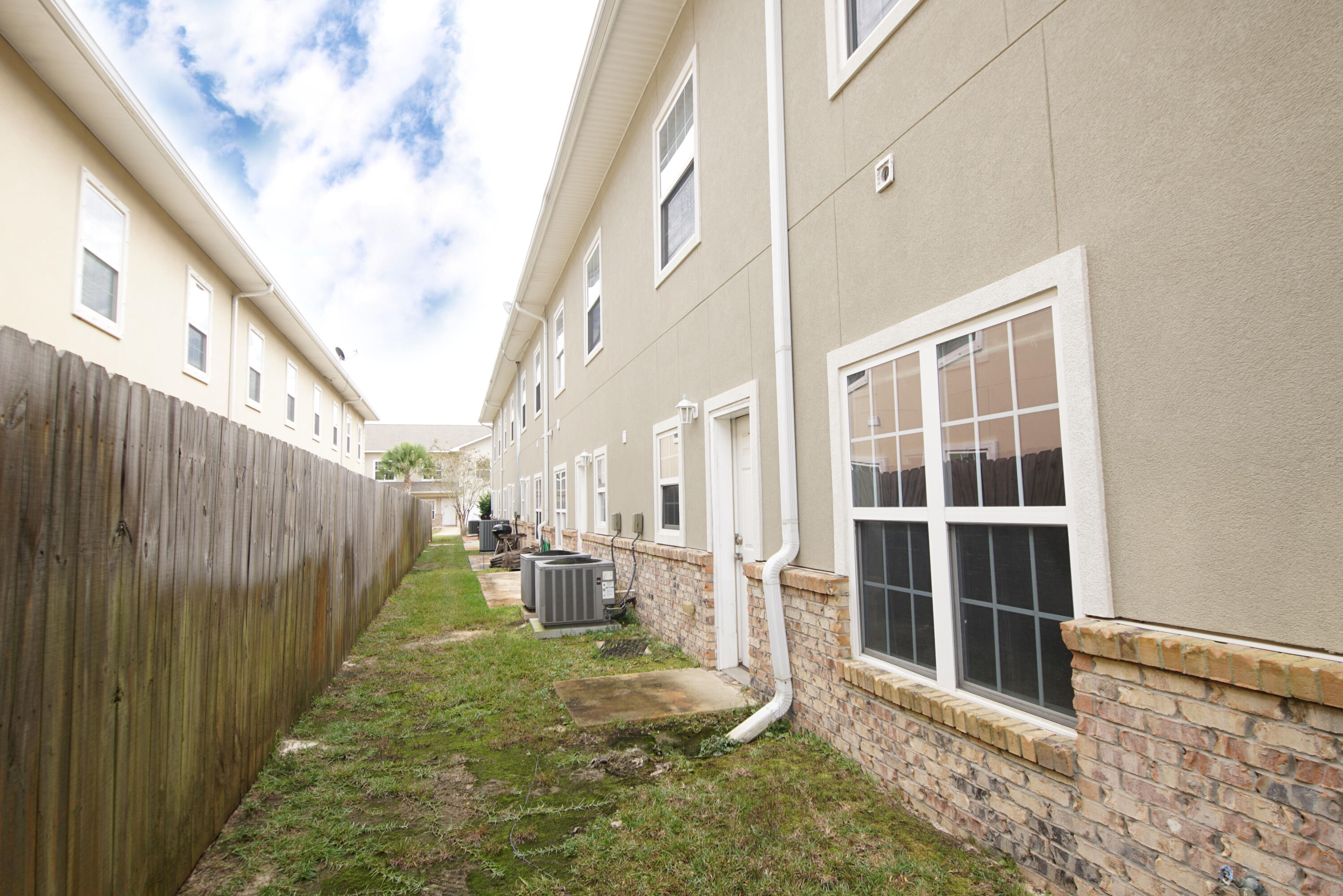 MERIDIAN SQUARE TOWNHOMES - Residential