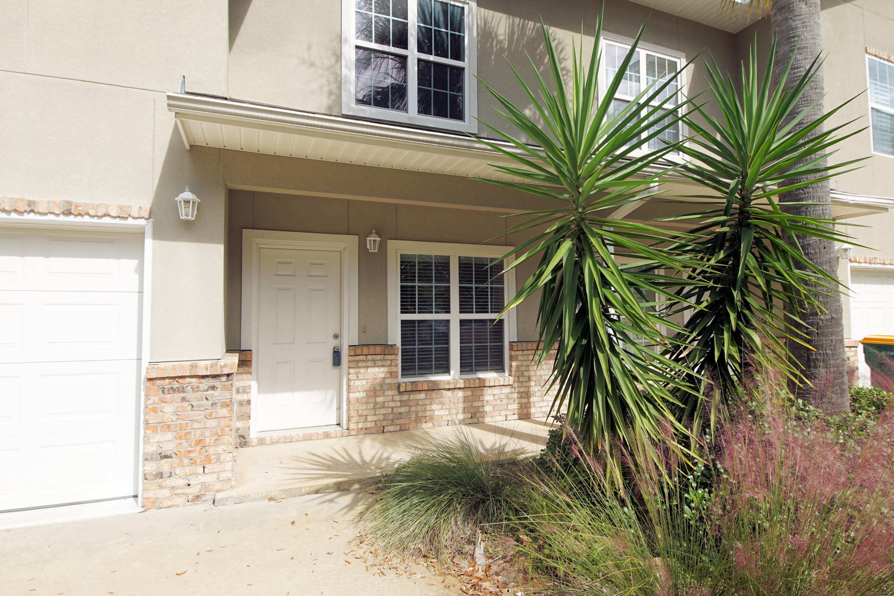 MERIDIAN SQUARE TOWNHOMES - Residential