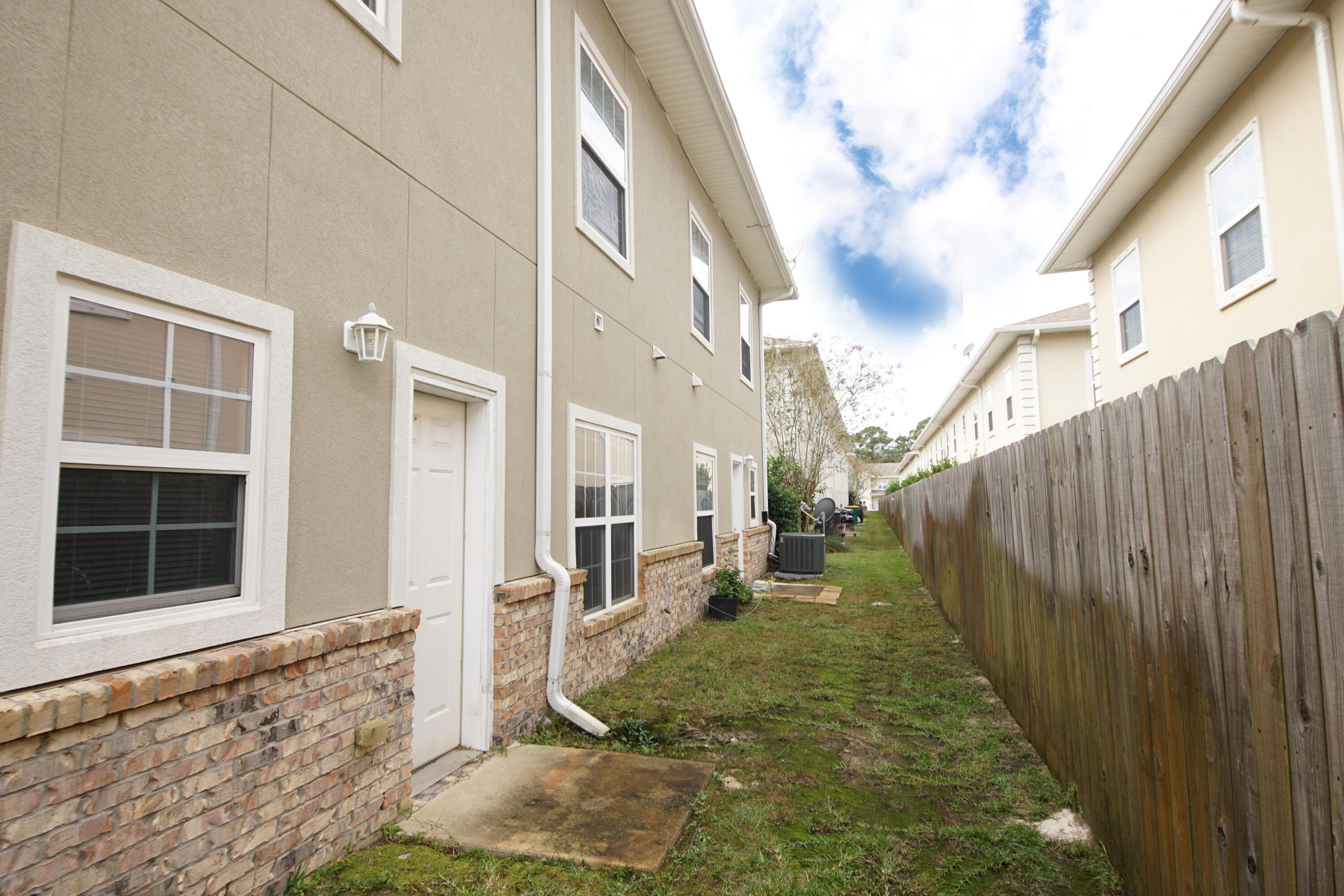 MERIDIAN SQUARE TOWNHOMES - Residential