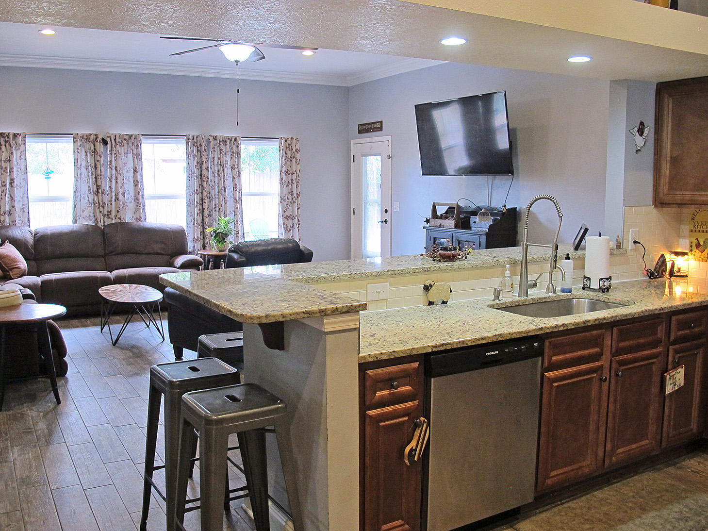 ELLIOTTS POINT 8TH ADDN - Residential