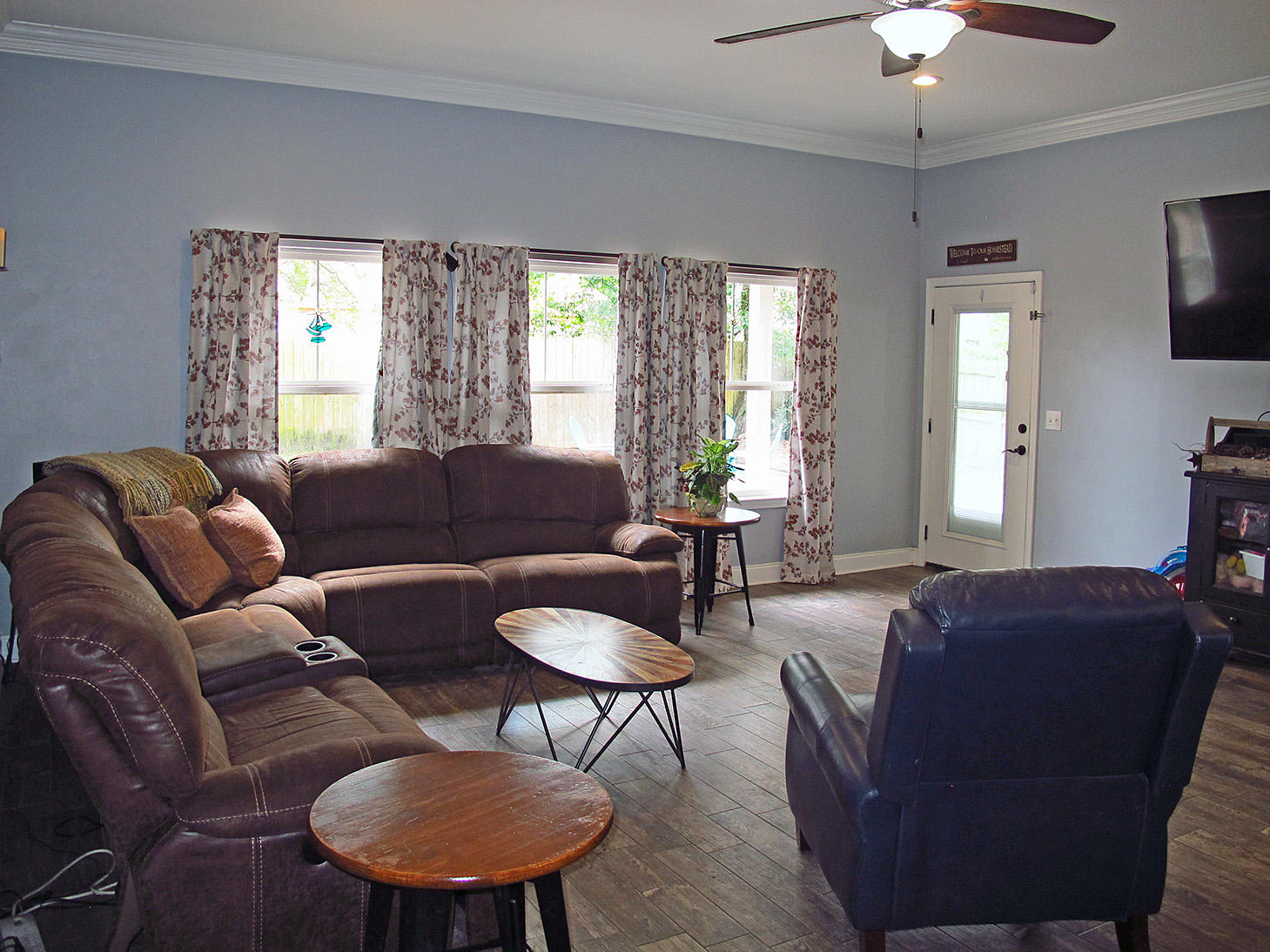 ELLIOTTS POINT 8TH ADDN - Residential