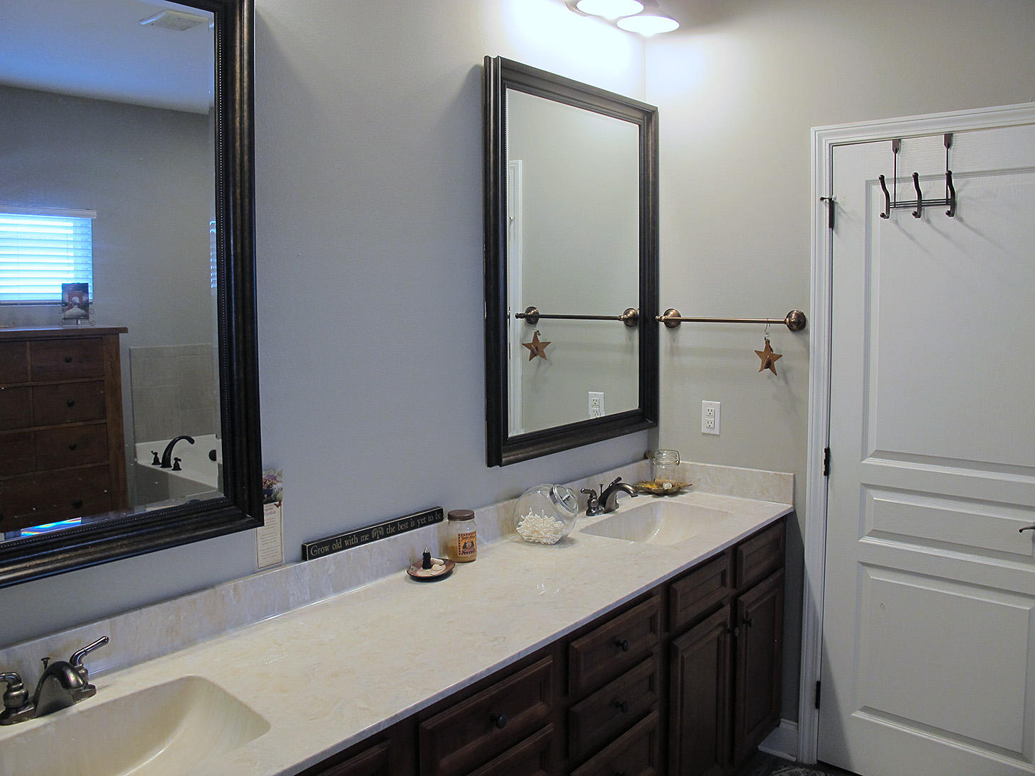 ELLIOTTS POINT 8TH ADDN - Residential