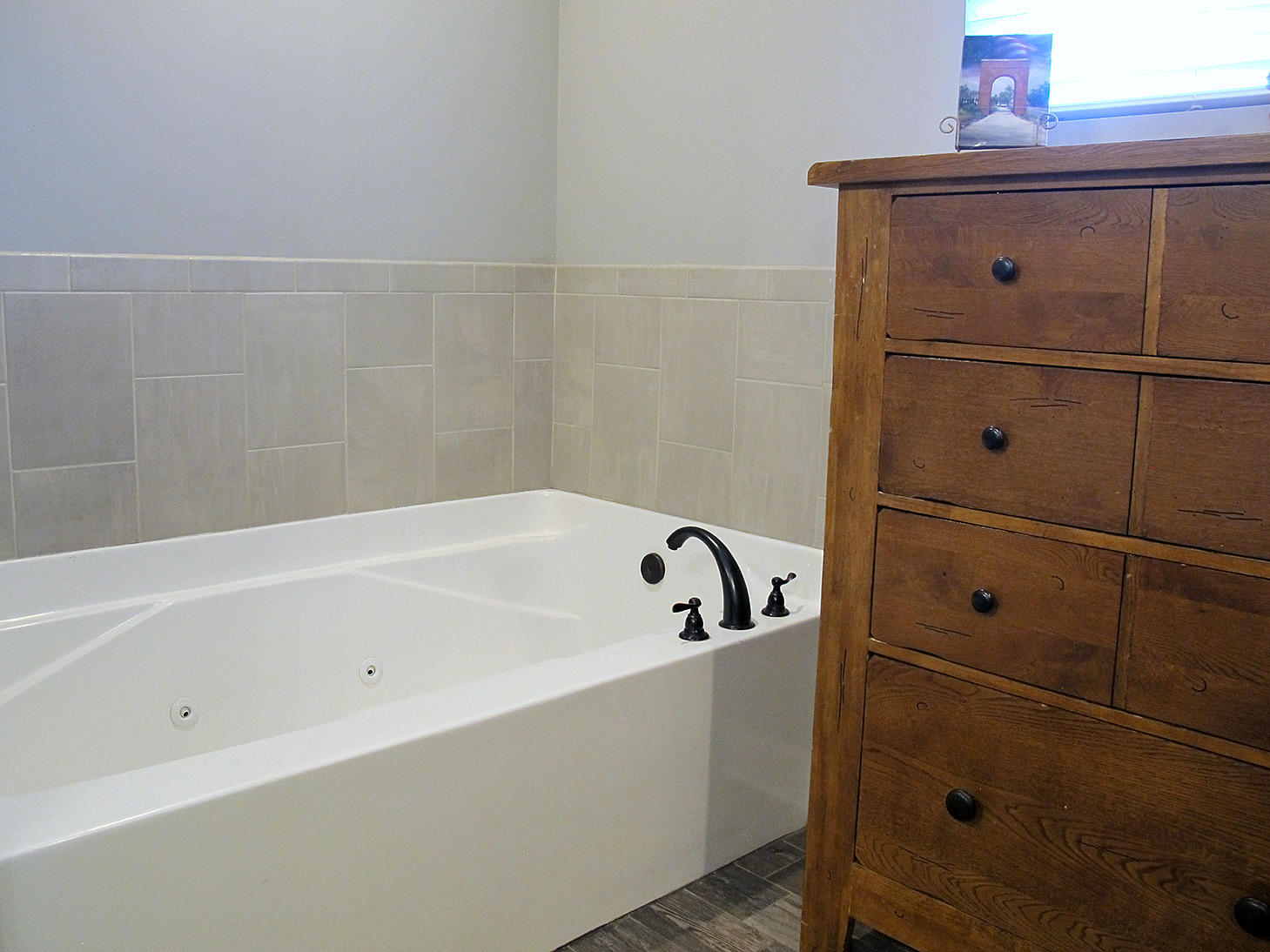 ELLIOTTS POINT 8TH ADDN - Residential