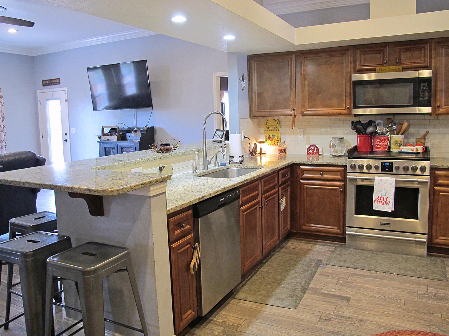 ELLIOTTS POINT 8TH ADDN - Residential