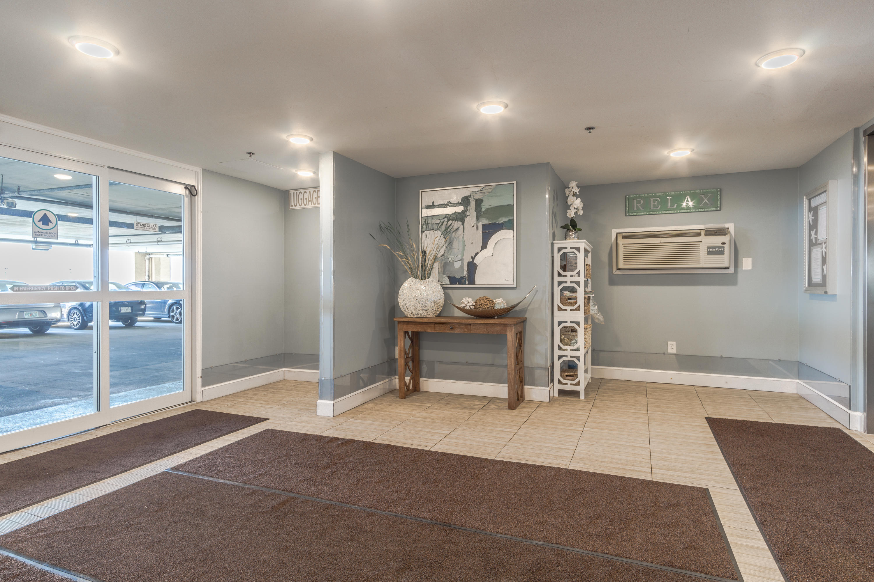 Twin Palms Resort - Residential