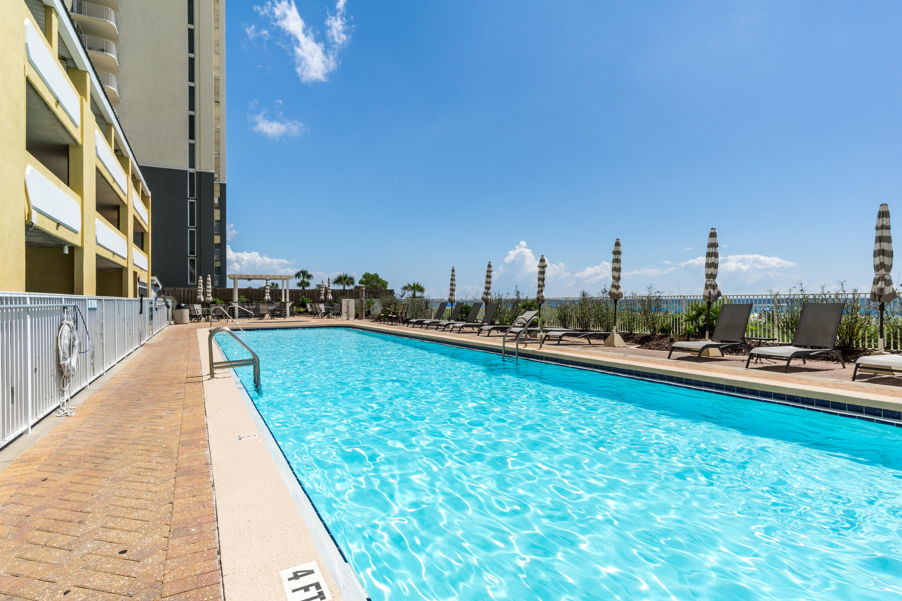 Twin Palms Resort - Residential