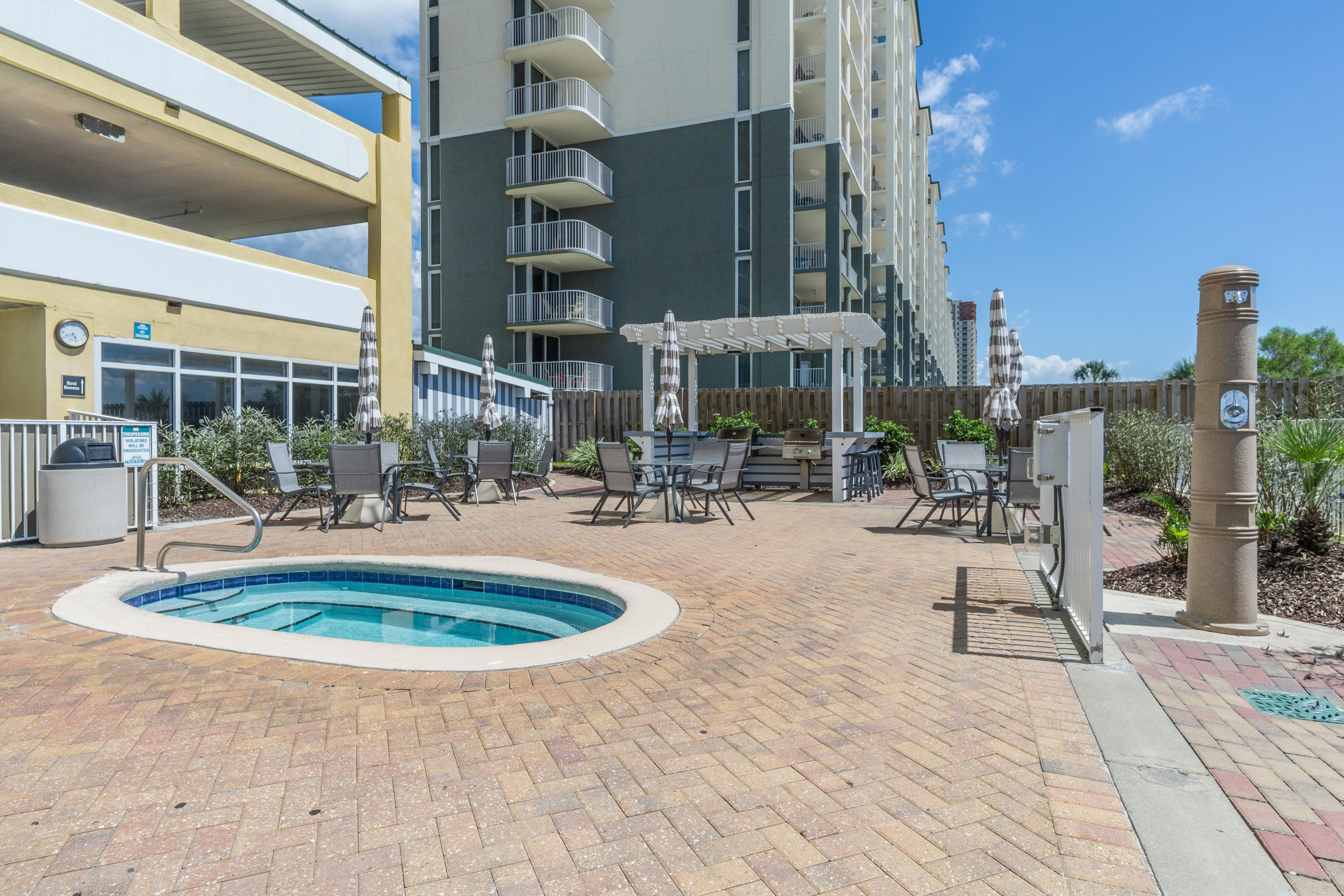 Twin Palms Resort - Residential