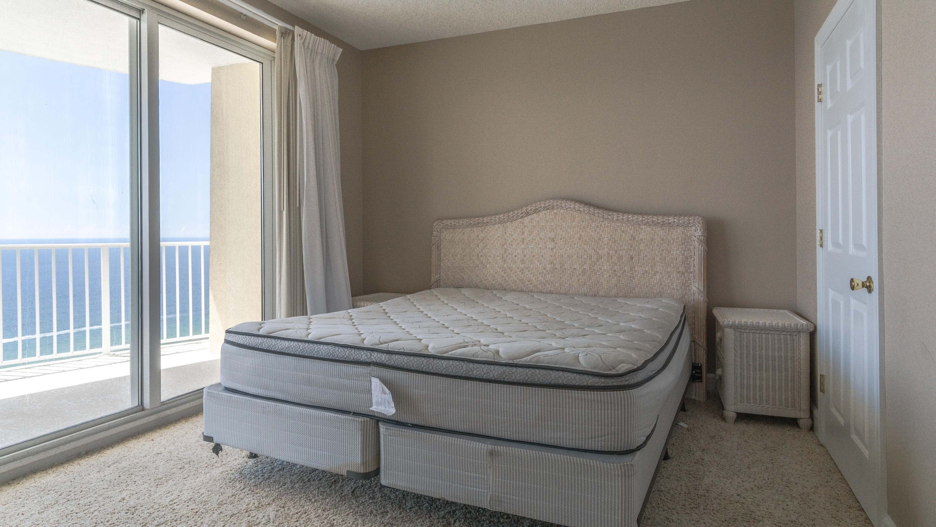 Twin Palms Resort - Residential