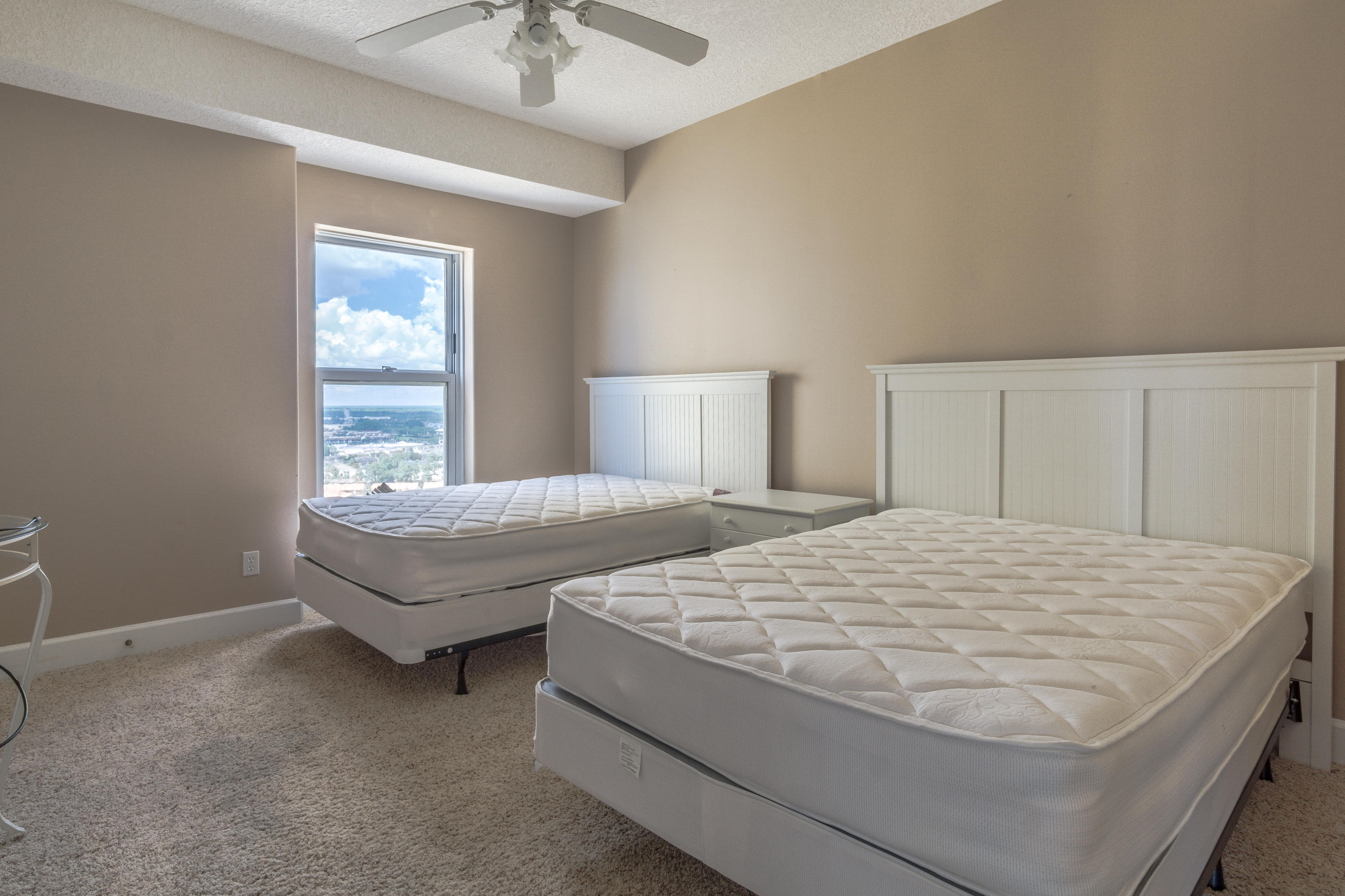 Twin Palms Resort - Residential