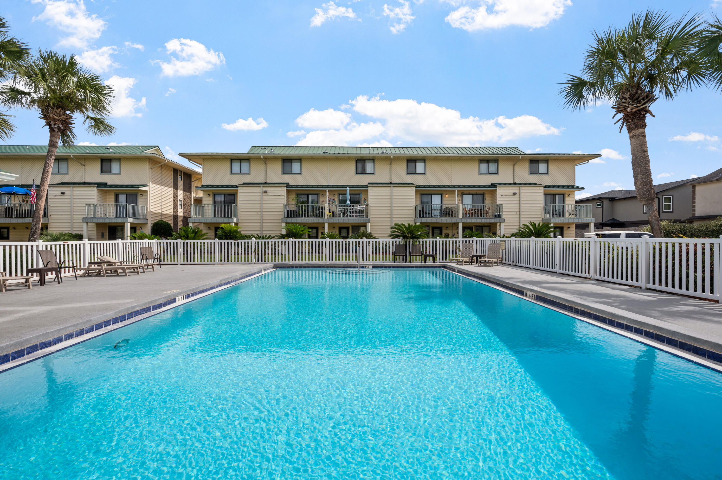 SANDPRINTS CONDO - Residential