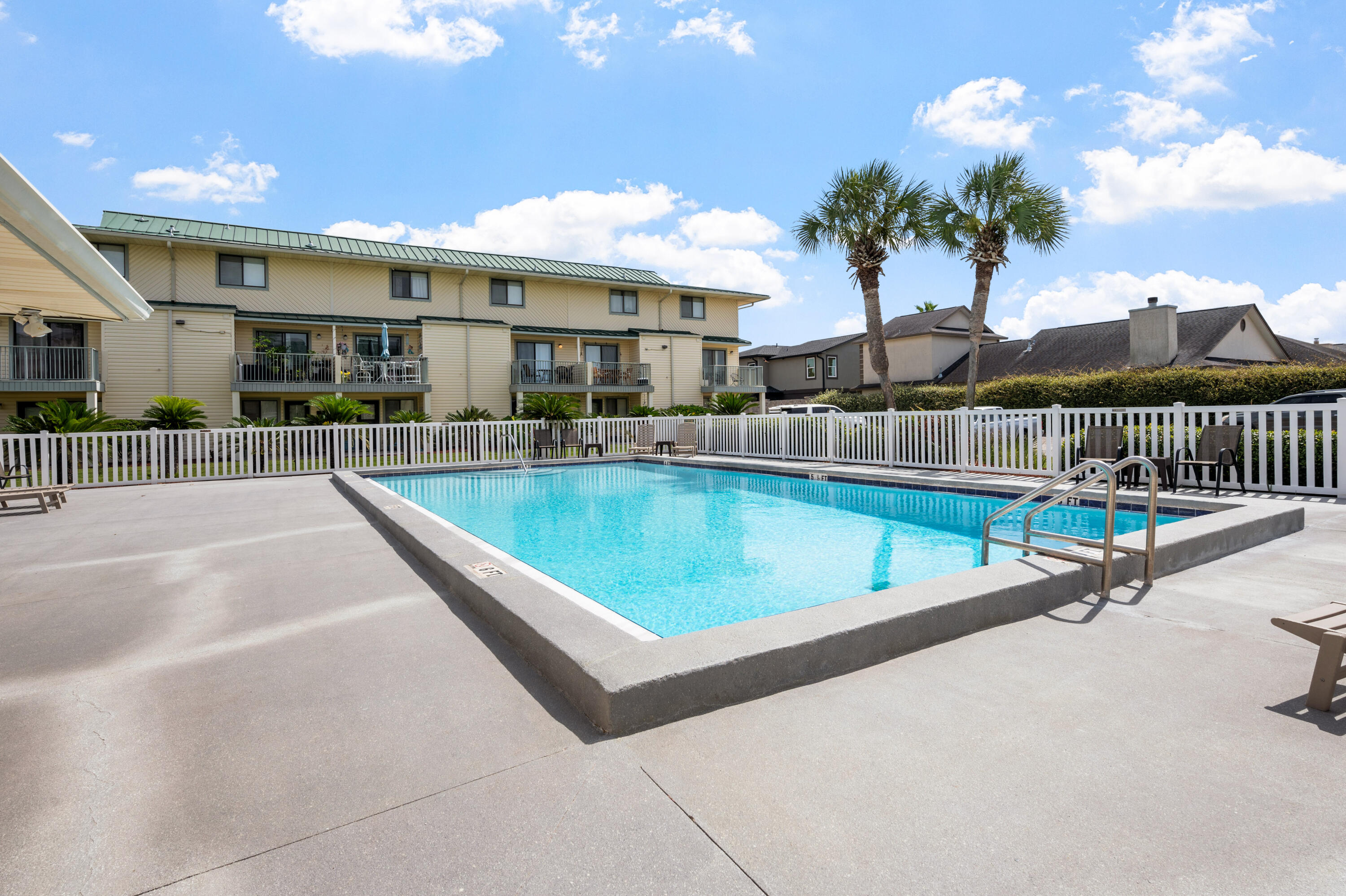 SANDPRINTS CONDO - Residential