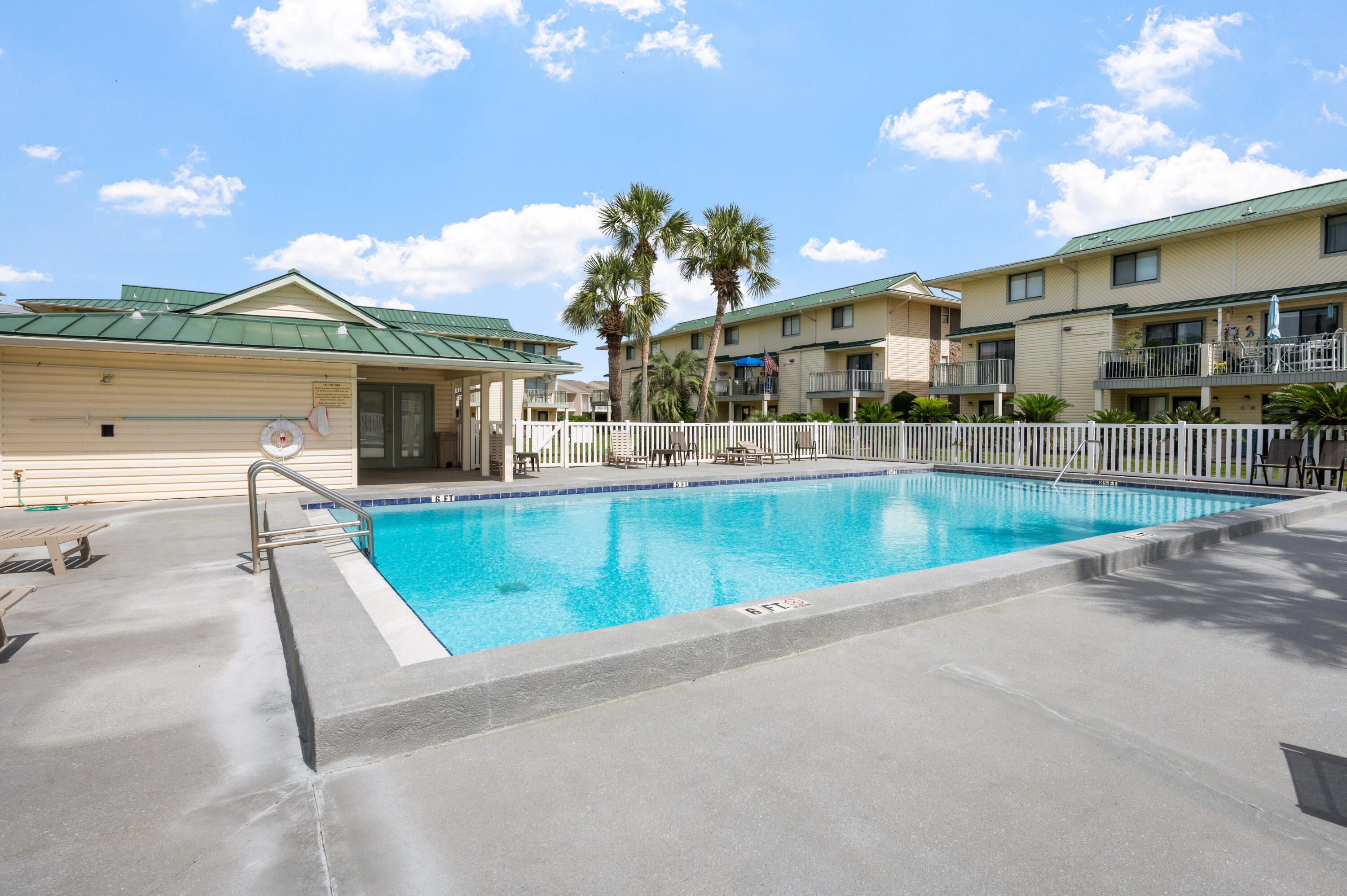 SANDPRINTS CONDO - Residential